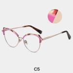 Ladies' cat eye frame wearing effect picture, transparent purple gold frame retro fashion optical frame, suitable for round face square face decoration face shape accessories.