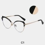 Ladies' cat eye frame, transparent frame color patch design, showcasing the matching effect of fashion blogger's office dressing style.