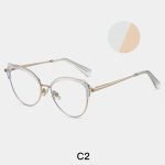 Ladies' cat eye frame with transparent frame color and golden leg design, showcasing the matching effect of fashion blogger's office dressing style.