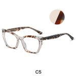 Ladies' cat eye frame wearing effect picture, light tea leopard print frame retro fashion optical frame, suitable for round face square face decoration face shape accessories.