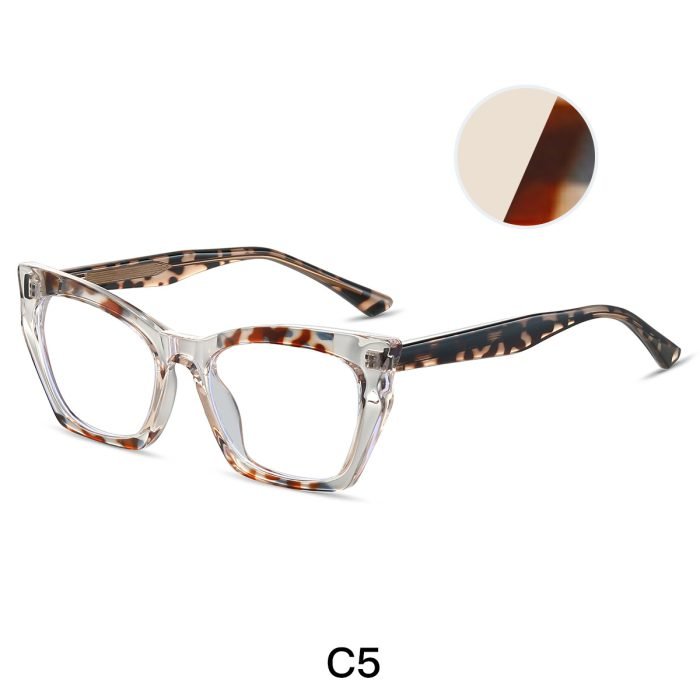 Ladies' cat eye frame wearing effect picture, light tea leopard print frame retro fashion optical frame, suitable for round face square face decoration face shape accessories.