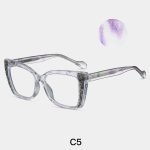 Ladies' cat eye frame collection, with transparent pink and purple frame patch design, showcasing the matching effect of fashion bloggers' office outfits, suitable for various places.