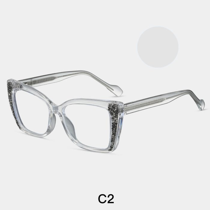 机翻 · 通用领域 Ladies' cat eye frame collection, transparent frame patch design, showcasing the matching effect of fashion bloggers' office outfits, suitable for various places.
