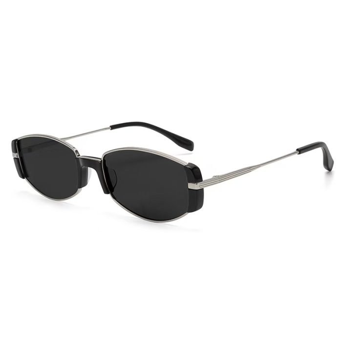 Retro oval sunglasses with silver frame gray patches, minimalist design, UV400 protection function. Adopting lightweight materials and modern design, suitable for American fashion influencer enthusiasts and travelers.