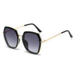 Geometric sun glasses for women's city street photography - metal frame, UV400 protection. Lightweight and stylish, suitable for hiking and urban entertainment.