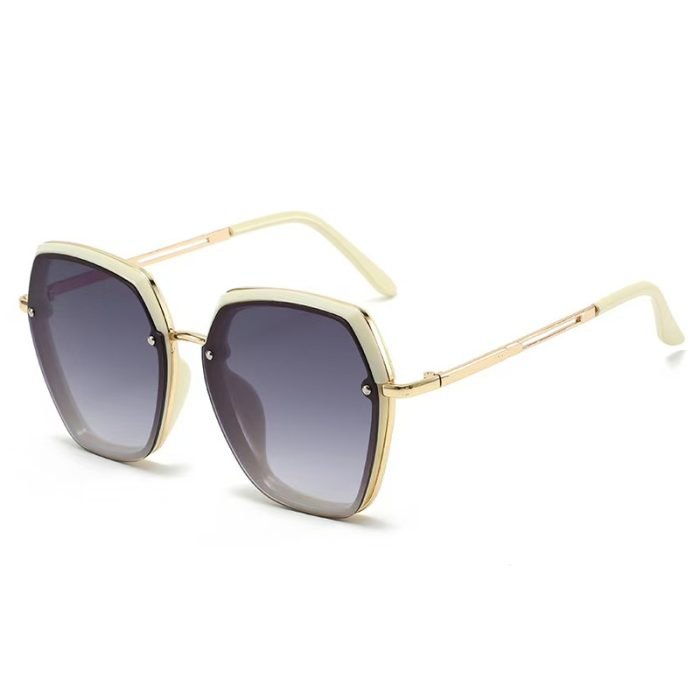 Polygonal sunglasses for everyday wear - metal frames with UV protection. Lightweight design ideal for running errands, shopping, and casual outings.