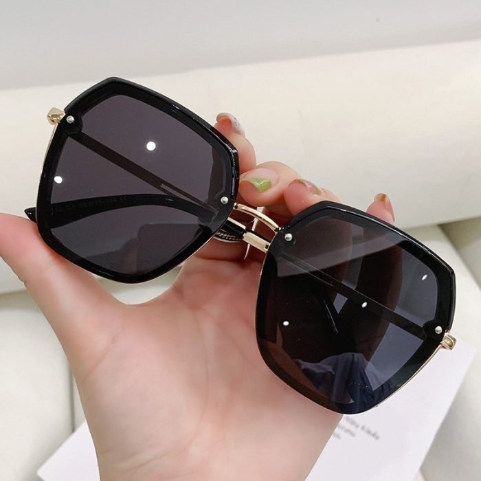 Women's sunglasses - with UV protection metal frames, suitable for content creation and street photography creative style fashion posts. Polygonal geometric elegance
