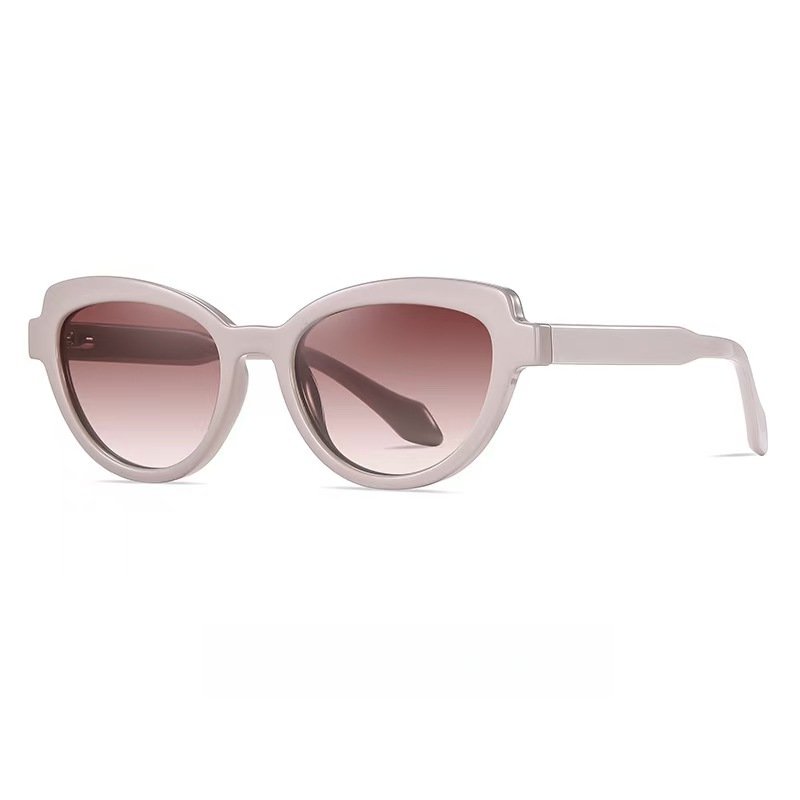 微信图片_20250916215843_858_11_副本 Vintage-inspired women's cat-eye sunglasses with lightweight TR90 frames and polarized sun protection.