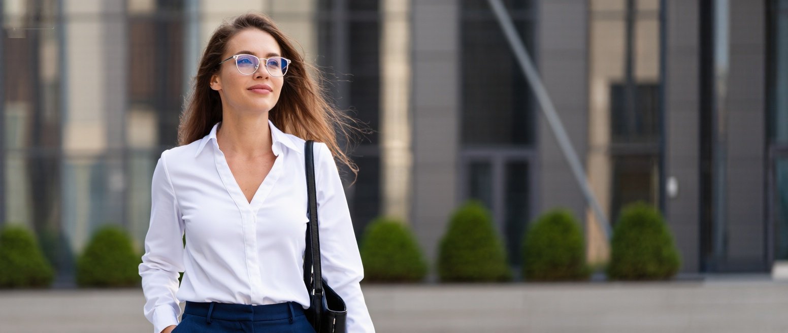Progressive prescription sunglasses with polarized lenses and UV400 protection for driving, offering seamless vision transition and glare reduction.