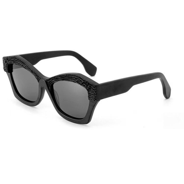 微信图片_20250917215701_959_11_副本 Photochromic square acetate sunglasses featuring cat-eye design and polarized technology, adapting to sunlight for fashionable driving protection.