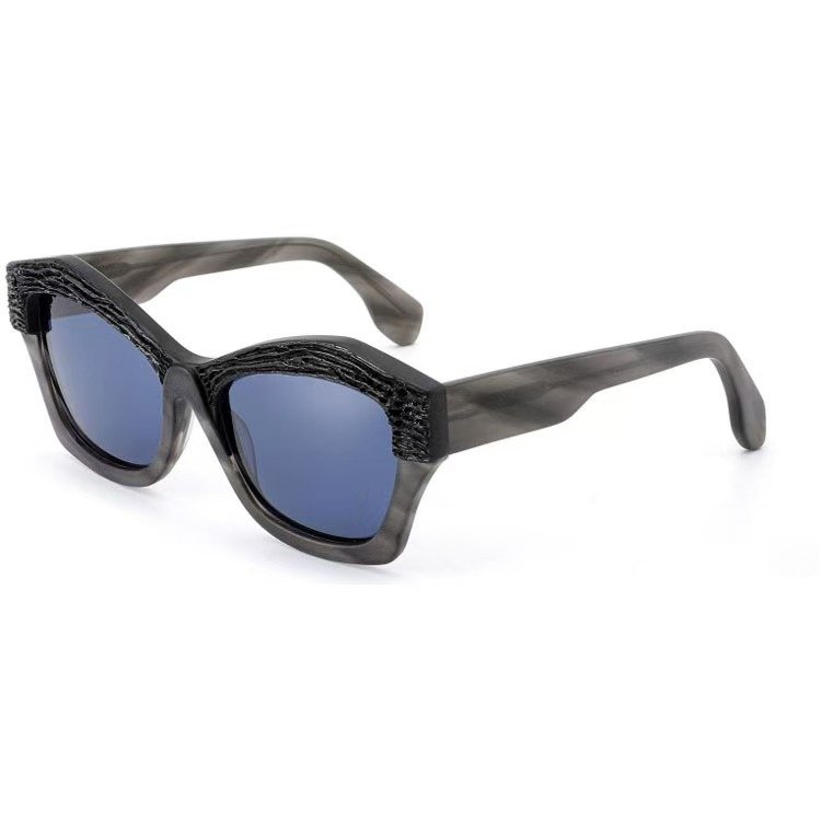 微信图片_20250917215703_961_11_副本 Bold square acetate sunglasses with polarized cat-eye lenses and UV400 protection, combining fashion with functional driving performance.
