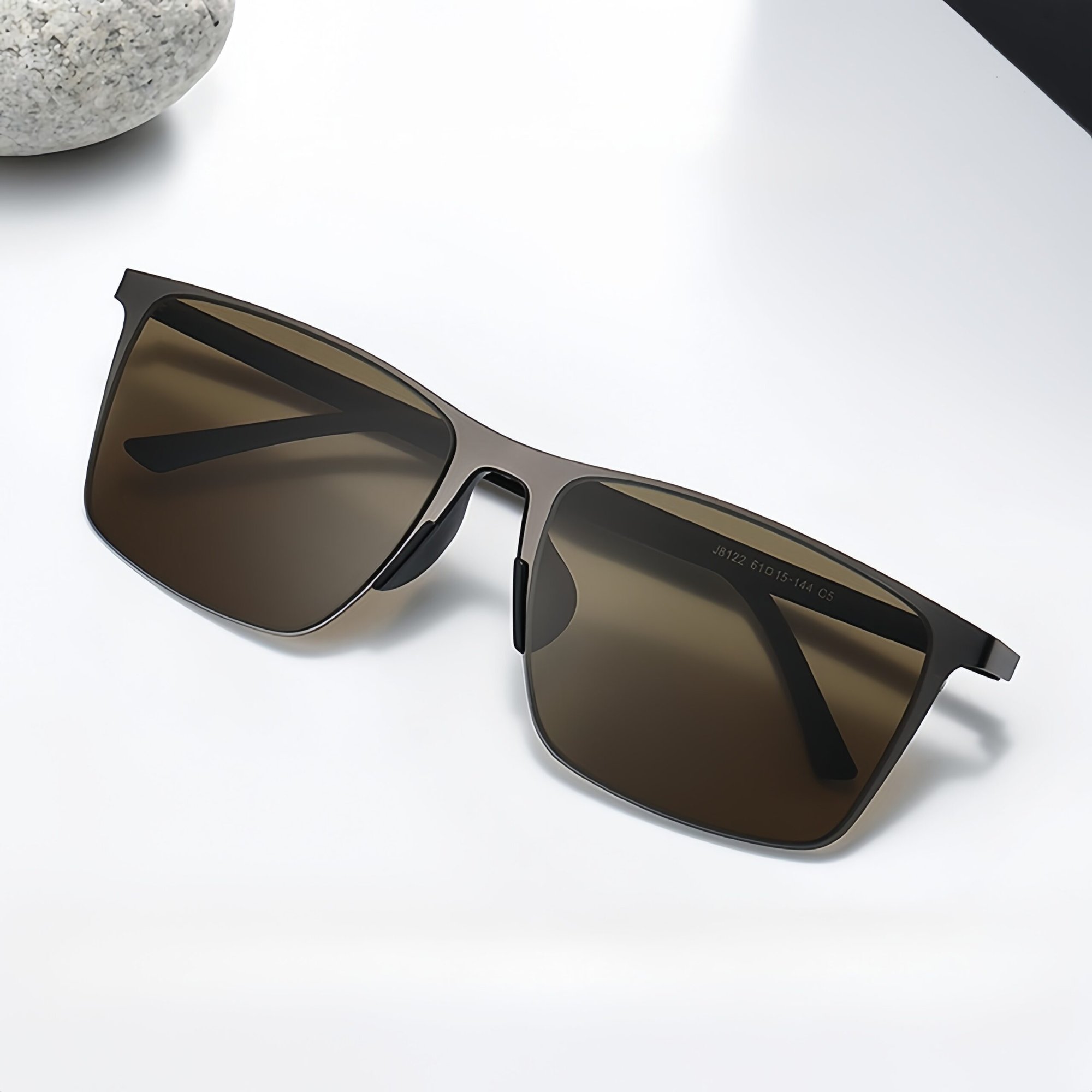 微信图片_20250927074118_1189_11_副本 UV protection sunglasses for men and women. Polarized, shatter-resistant nylon lenses in a versatile metal semi-rimless frame ideal for drivers and cyclists.